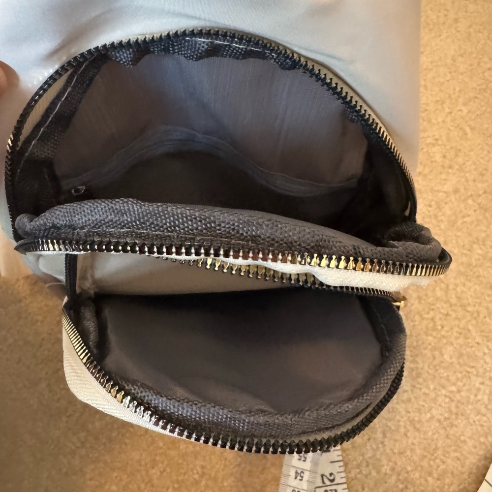NWOT Elegant Beige Quilted Sling Bag - Picture 4 of 13